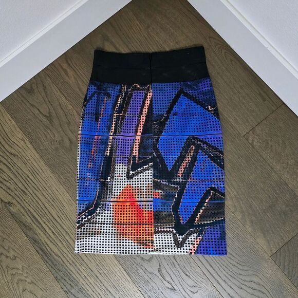 Akris Punto Perforated Faux Leather Midi Skirt in Blue Abstract Grafitti Print - Picture 8 of 14